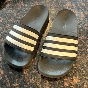 Boys size 4 Adidas slides